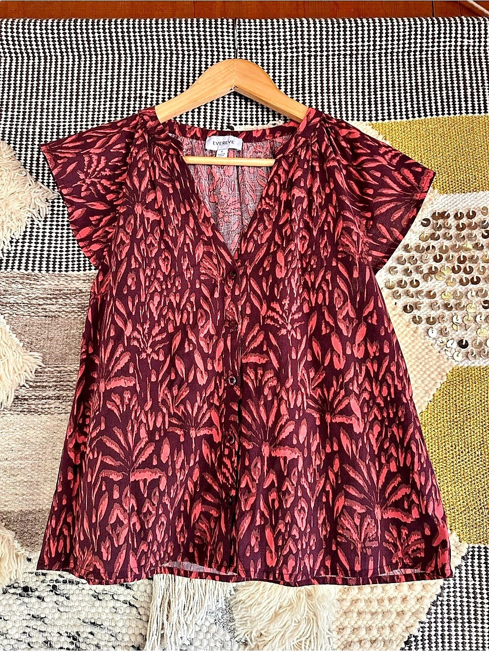 EVEREVE Abstract Print Blouse in Red & Black Size Small Like New